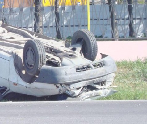 Cum a avut loc accidentul de la Crucea: o femeie s-a răsturnat cu maşina